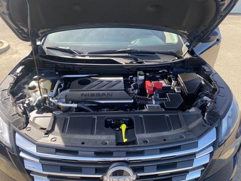 Used 2025 Nissan Rogue SV image 34