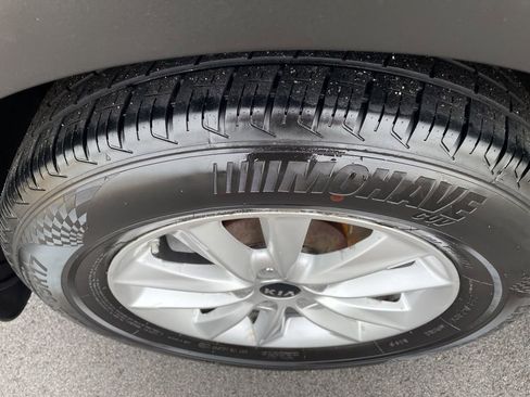 Used 2019 Kia Sorento LX image 27