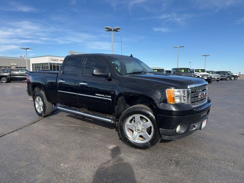 Used 2013 GMC Sierra 2500 Denali w/ Suspension Package, Off-Road image 3