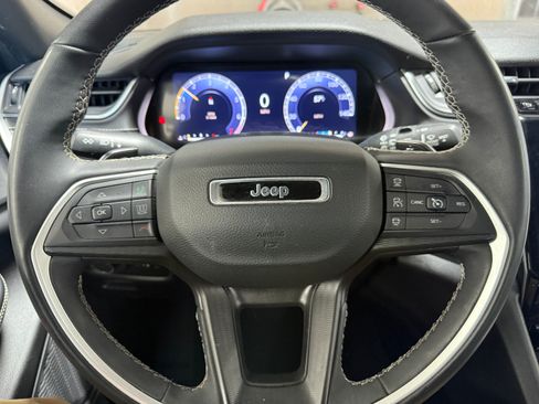 Used 2023 Jeep Grand Cherokee L Laredo AWD/4WD image 15