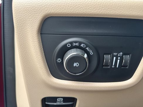 Used 2024 Jeep Grand Cherokee Limited w/ Luxury Tech Group II AWD/4WD image 21