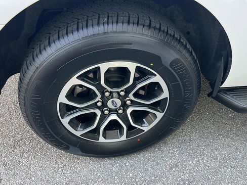 Certified 2024 Ford Expedition XLT image 41