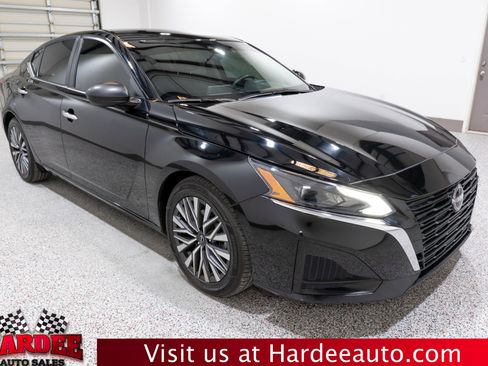 Used 2024 Nissan Altima 2.5 SV FWD image 6