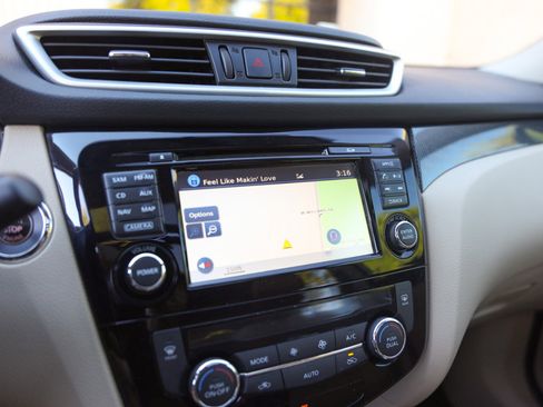 Used 2016 Nissan Rogue SL w/ SL Premium Package image 7