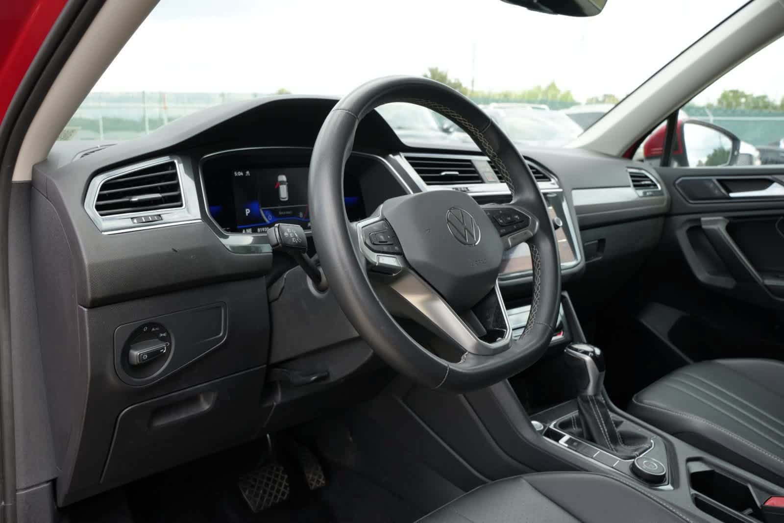 Used 2022 Volkswagen Tiguan SE AWD/4WD image 15