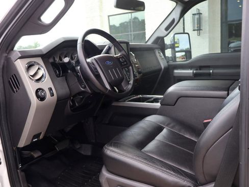 Used 2015 Ford F250 Lariat w/ Lariat Ultimate Package AWD/4WD image 6