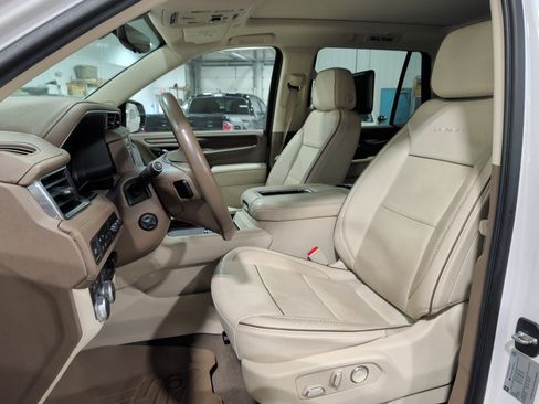 Used 2021 GMC Yukon Denali w/ Denali Premium Package image 8