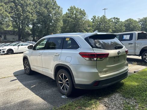 Used 2017 Toyota Highlander XLE FWD image 4