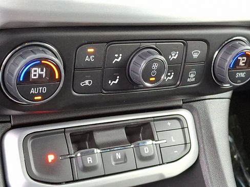 Certified 2023 GMC Acadia SLE w/ Driver Convenience Package image 22