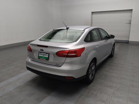 Used 2018 Ford Focus SE w/ SE Appearance Package image 9