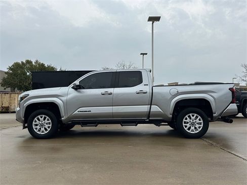 Certified 2025 Toyota Tacoma SR5 image 2