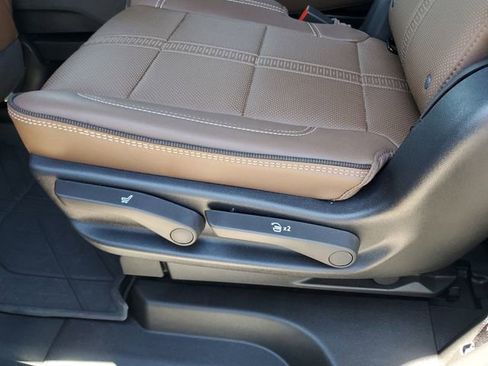 Used 2025 Chevrolet Tahoe High Country AWD/4WD image 14