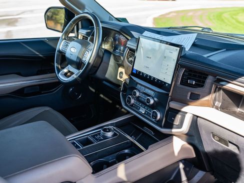 Used 2024 Ford Expedition Max Limited image 12