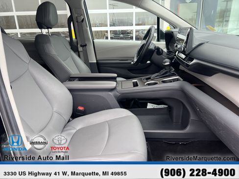 Used 2024 Toyota Sienna XLE image 27