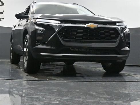 New 2026 Chevrolet Trax LT image 3