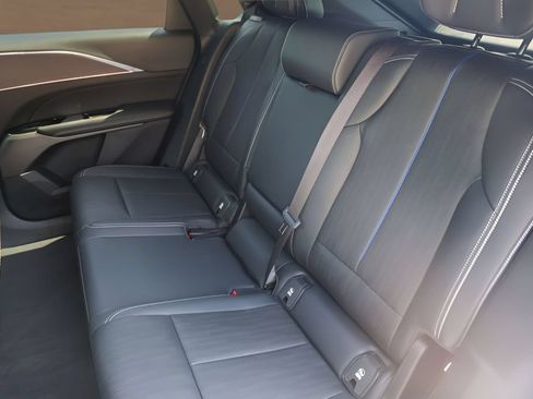 Certified 2024 Cadillac Lyriq Luxury AWD/4WD image 21