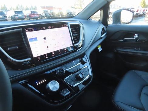 New 2026 Chrysler Pacifica Select image 34