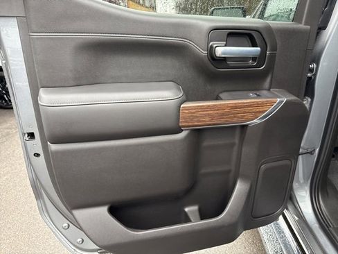 Used 2021 Chevrolet Silverado 1500 High Country w/ Technology Package image 18