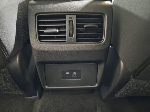 Used 2023 Nissan Rogue SV AWD/4WD image 19