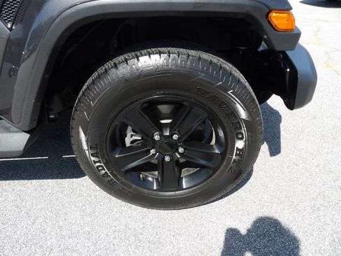 Used 2022 Jeep Wrangler Unlimited Sahara AWD/4WD image 10