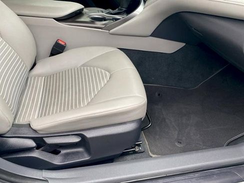 Used 2023 Toyota Camry SE image 24