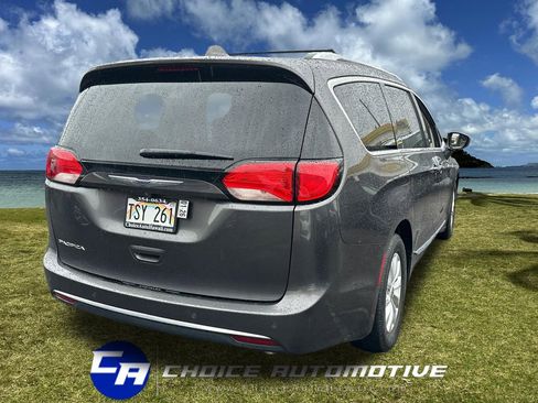 Used 2019 Chrysler Pacifica Touring-L image 8