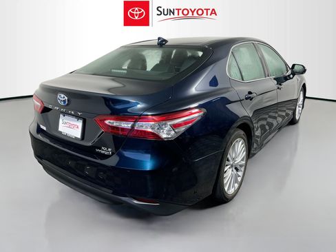 Used 2020 Toyota Camry XLE w/ Sunroof Package FWD image 4