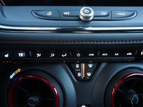 Certified 2025 Chevrolet Blazer RS image 28