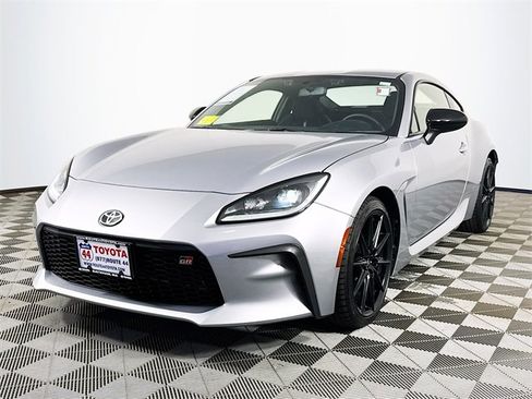 Certified 2025 Toyota GR86 Premium image 2