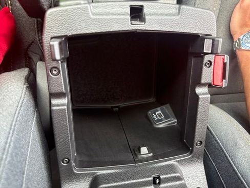 Used 2025 Jeep Wrangler Unlimited Sport AWD/4WD image 31