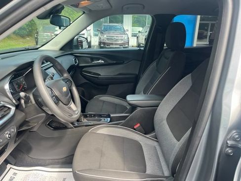 Used 2023 Chevrolet TrailBlazer LT FWD image 9