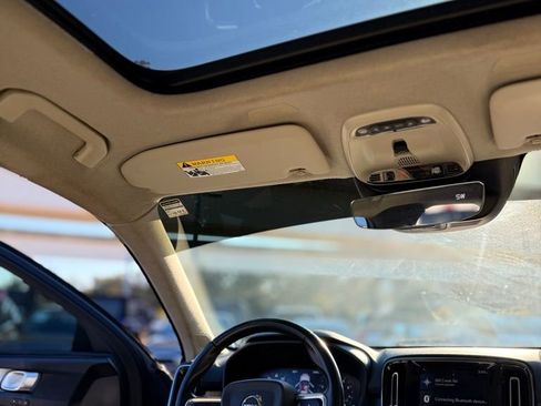 Used 2020 Volvo XC40 T5 Momentum w/ Protection Package Premier image 18