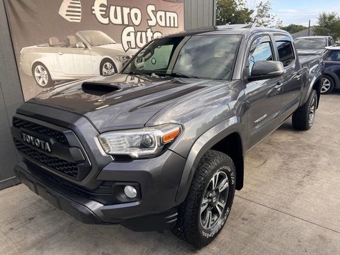 Used 2017 Toyota Tacoma TRD Off-Road image 7