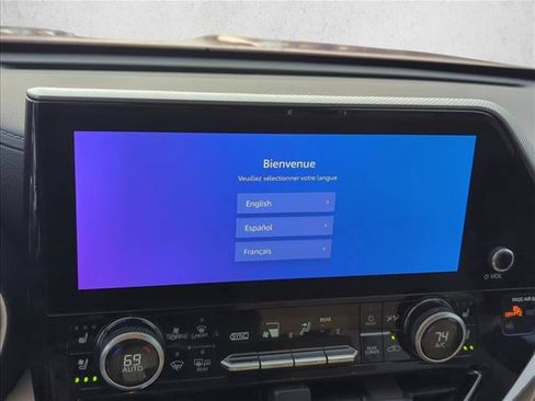 Used 2023 Toyota Highlander Platinum FWD image 22