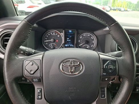 Used 2022 Toyota Tacoma TRD Off-Road w/ TRD Premium Off Road Package AWD/4WD image 23