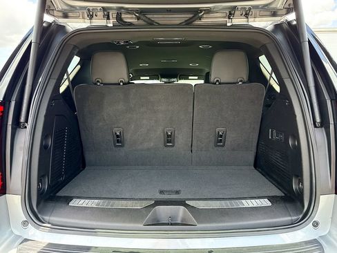 Used 2024 GMC Yukon Denali RWD image 12