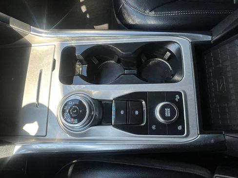 Used 2021 Ford Explorer Limited w/ Equipment Group 301A AWD/4WD image 25