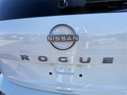 Used 2025 Nissan Rogue S image 13