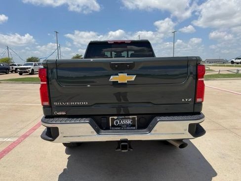 Used 2025 Chevrolet Silverado 2500 LTZ w/ LTZ Convenience Package AWD/4WD image 4