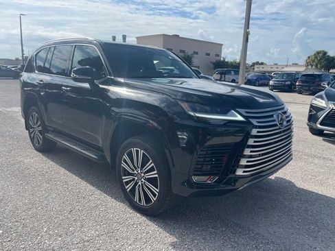 Used 2025 Lexus LX 600 4WD w/ Accessory Package (2T) image 1