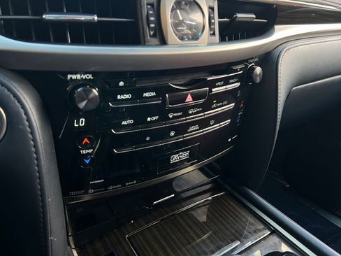 Used 2019 Lexus LX 570 4WD image 28