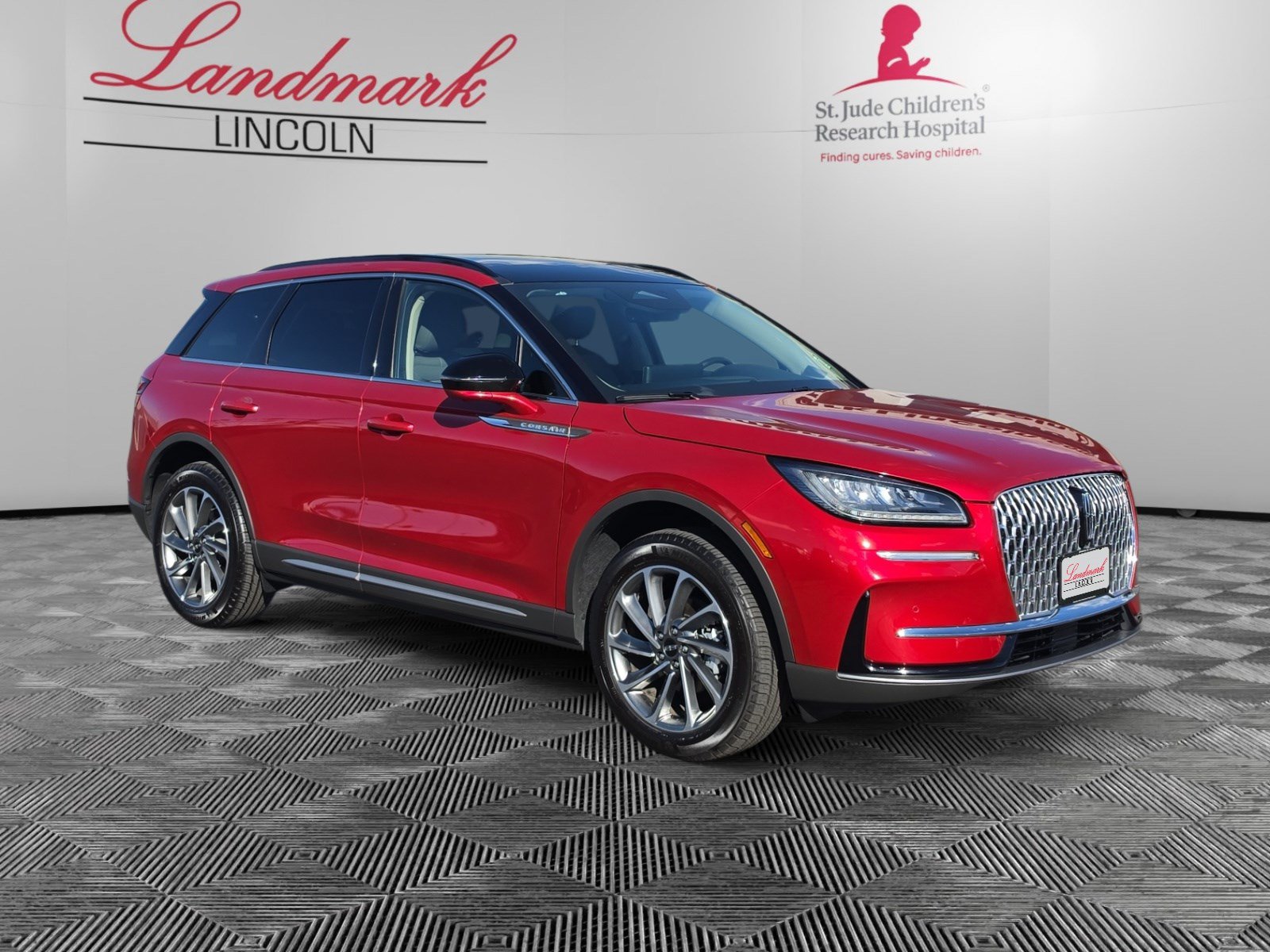 Certified 2025 Lincoln Corsair AWD w/ Equipment Group 101A image 7