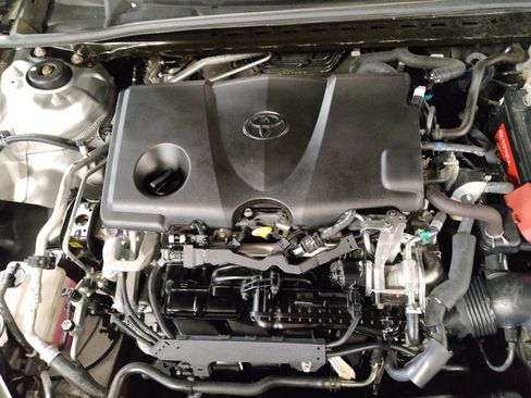 Used 2018 Toyota Camry LE FWD image 30