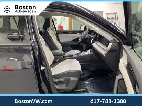 New 2026 Volkswagen Tiguan SE image 11