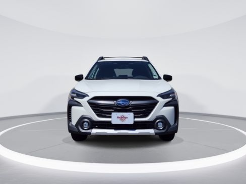 Used 2023 Subaru Outback Limited AWD/4WD image 2