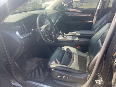 Used 2018 Cadillac XT5 Luxury w/ Driver Awareness Package AWD/4WD image 11