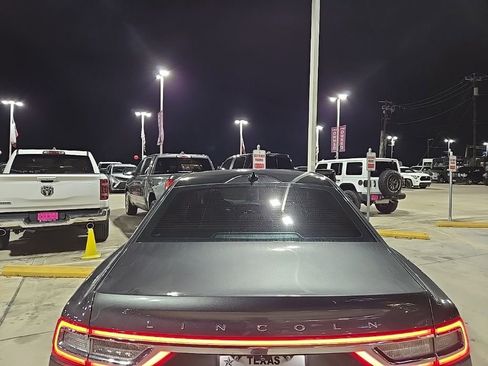 Used 2019 Lincoln Continental Select image 8