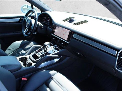 Used 2023 Porsche Cayenne Turbo AWD/4WD image 28