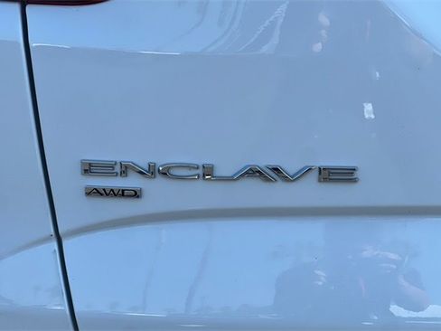 Used 2024 Buick Enclave Premium image 40