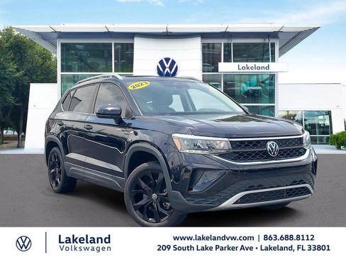 Used 2023 Volkswagen Taos SE w/ Black Wheel Package FWD image 1
